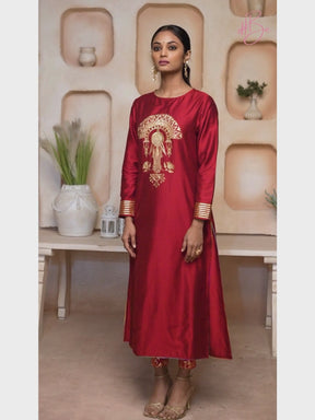 Hashtag Be A long straight festive kurta with elaborate gold thread work