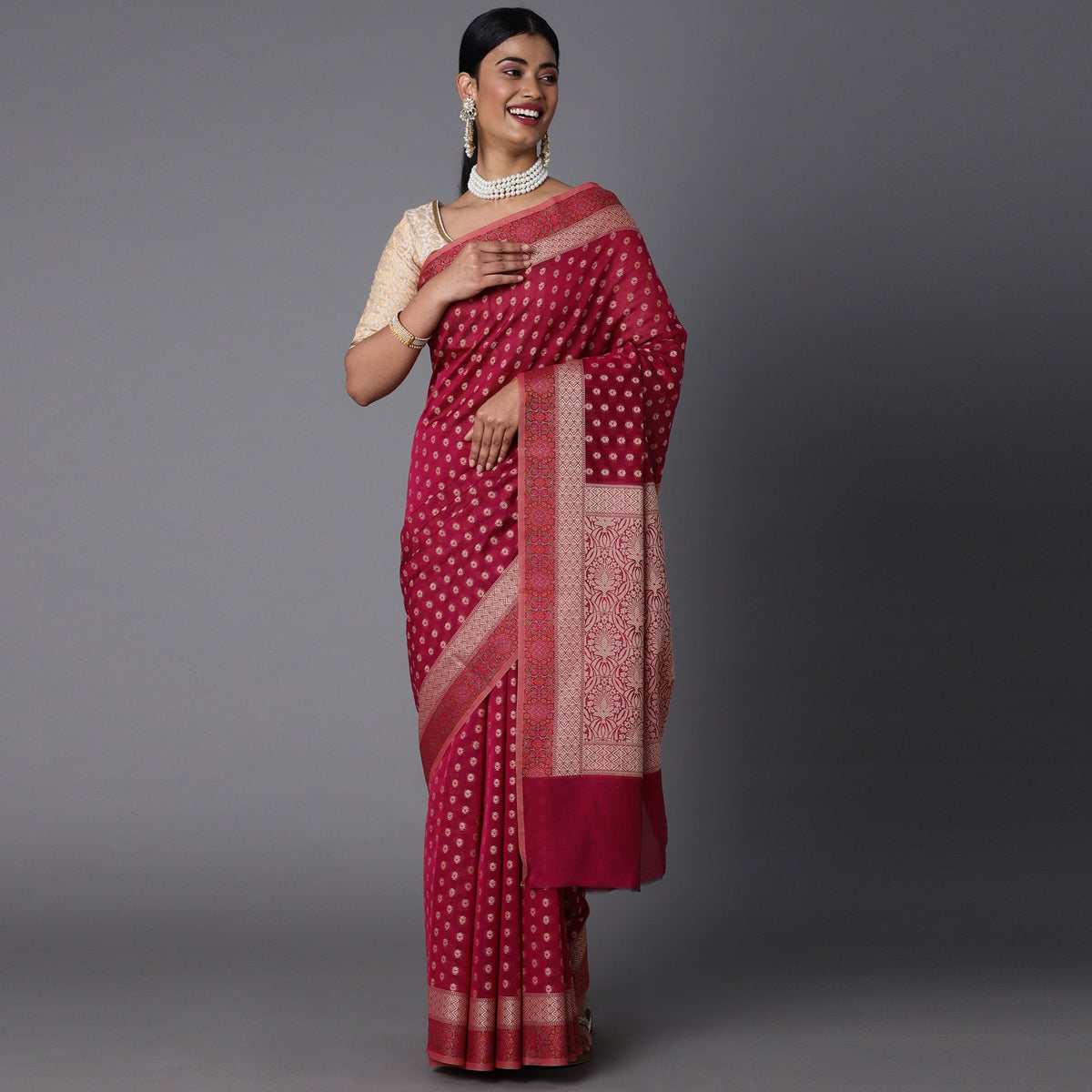 Featuring A Sheer Beautiful Saree Highlighted With Intricated Jacquard Design