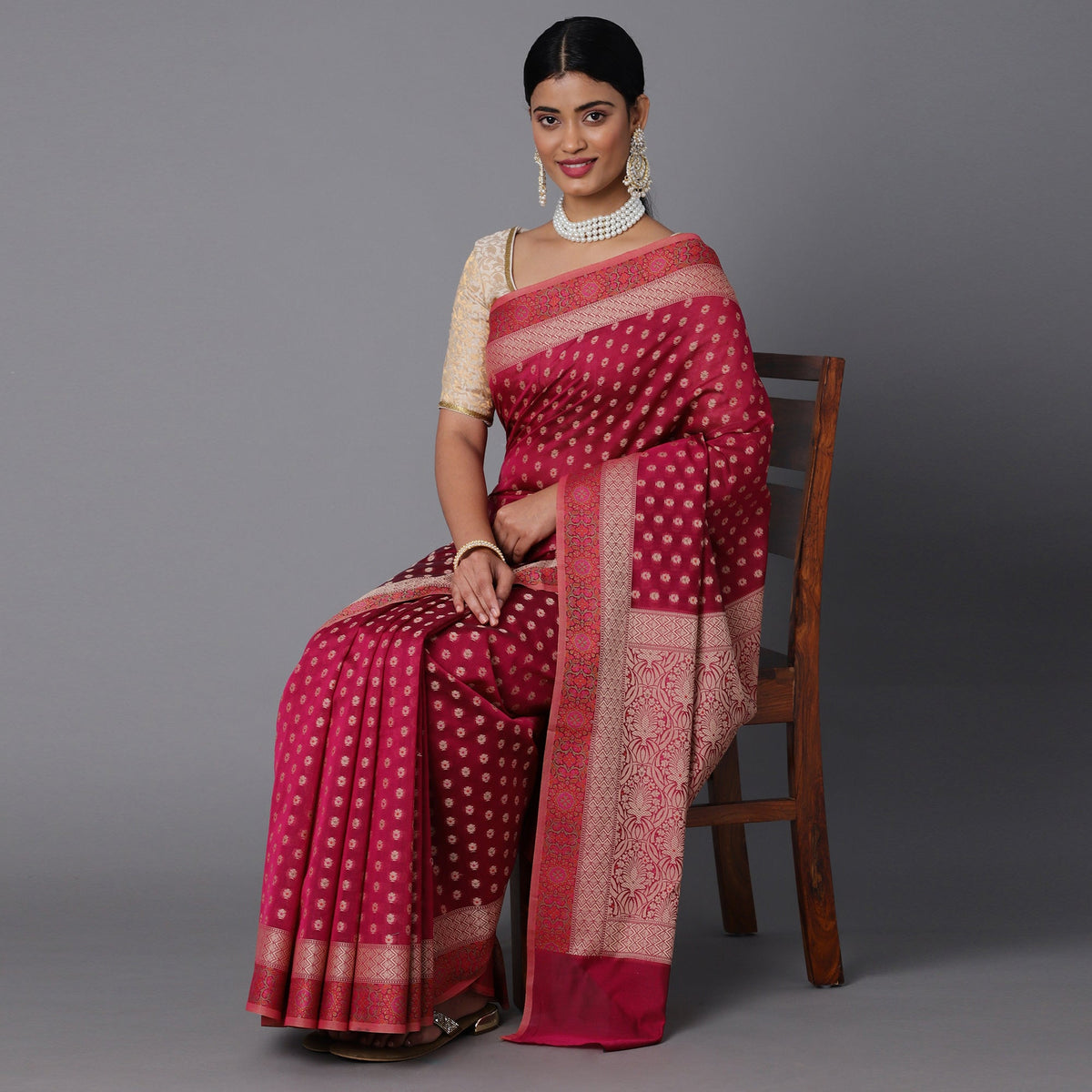 Featuring A Sheer Beautiful Saree Highlighted With Intricated Jacquard Design