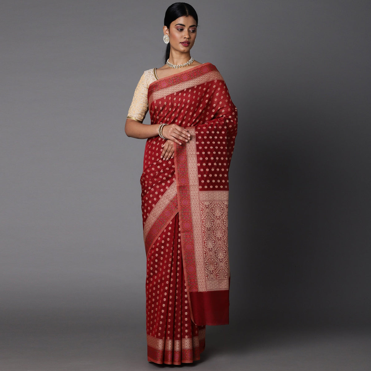 Featuring A Sheer Beautiful Saree Highlighted With Intricated Jacquard Design