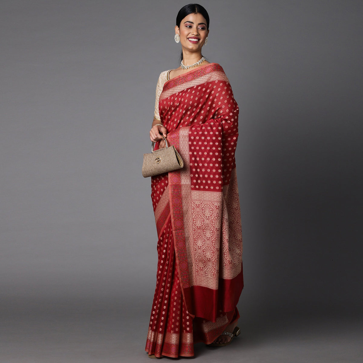 Featuring A Sheer Beautiful Saree Highlighted With Intricated Jacquard Design