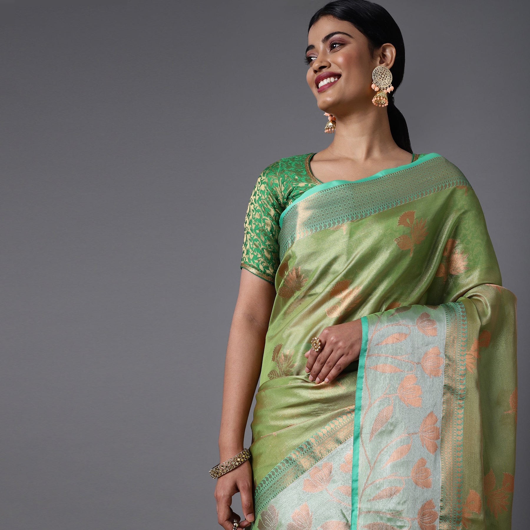 Green Chanderi Blend Saree With Bold Motif All Over And Contrast Pallu