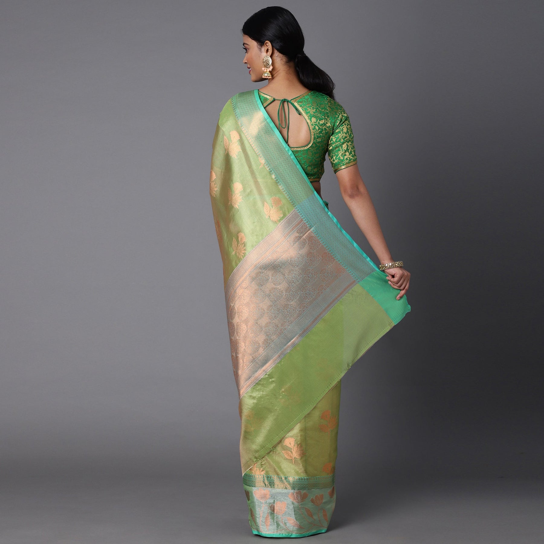 Green Chanderi Blend Saree With Bold Motif All Over And Contrast Pallu