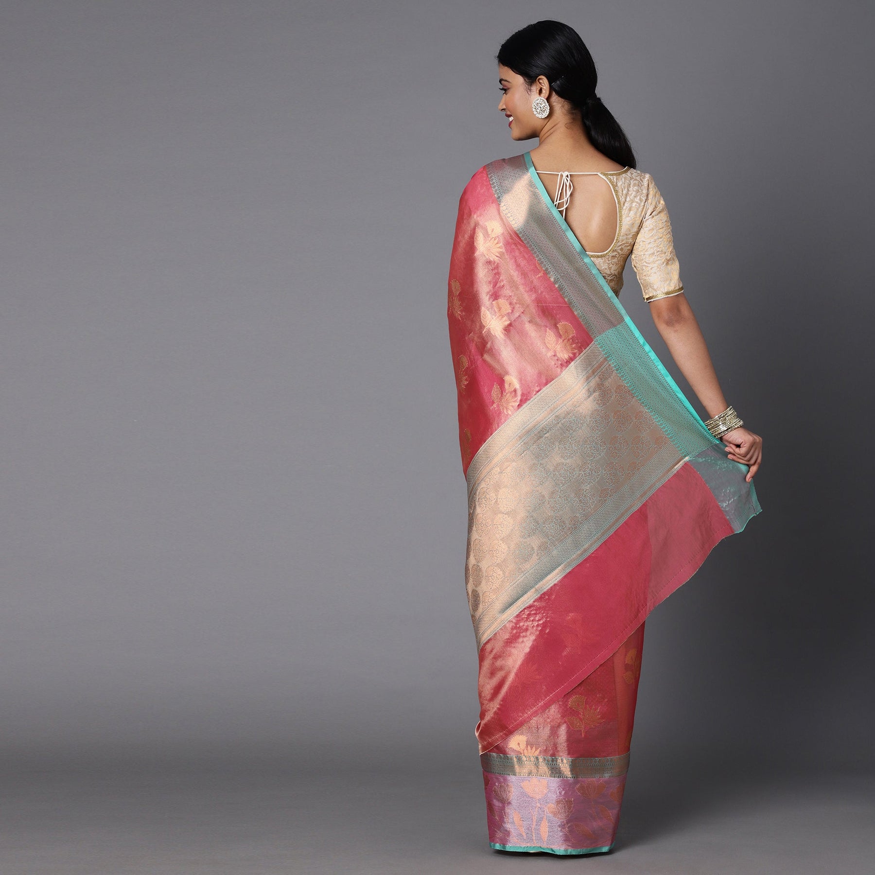 Peach Chanderi Blend Saree With Bold Motif All Over And Contrast Pallu