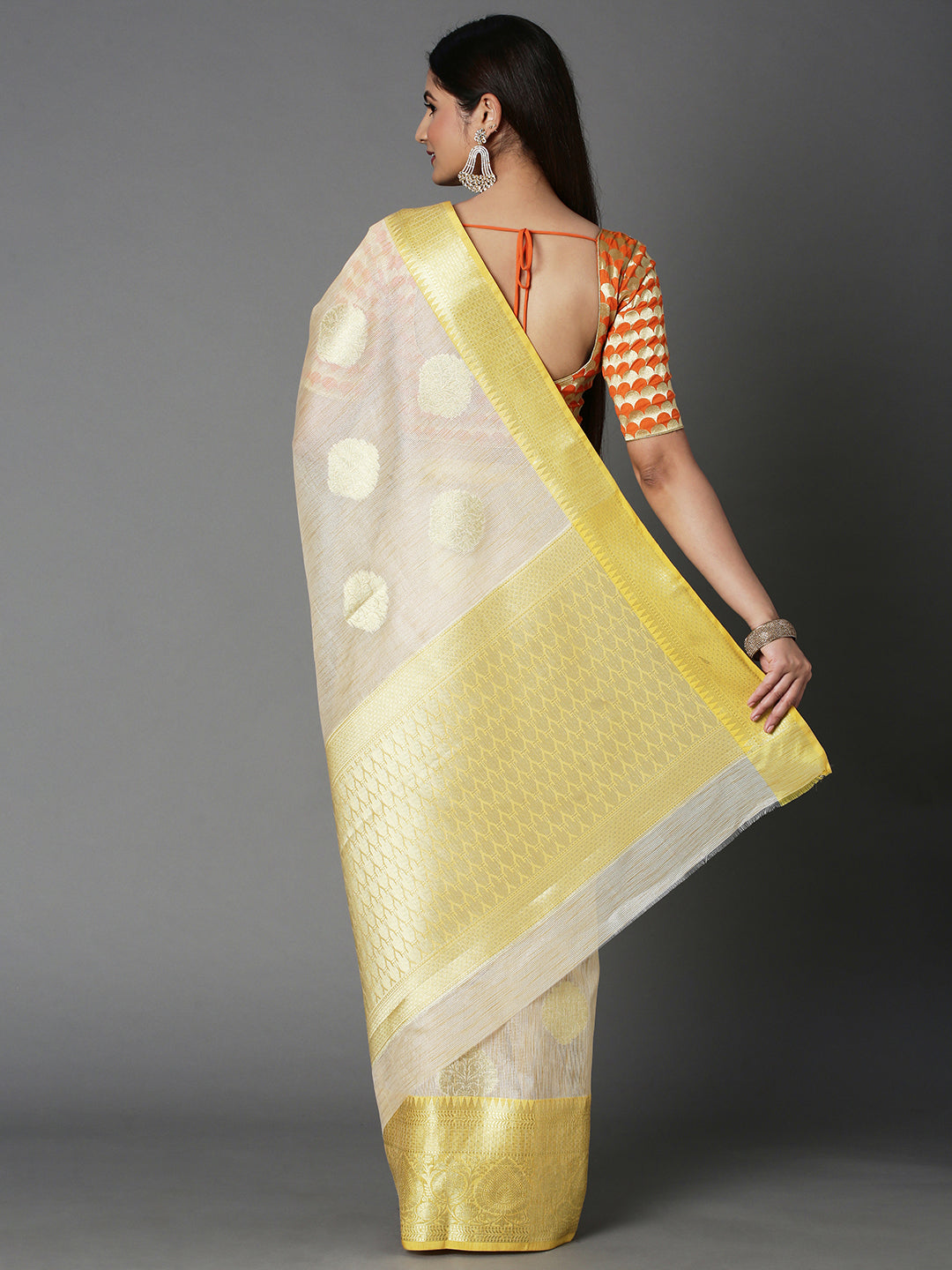 Featuring A Sheer Beautiful Saree Highlighted With Jacquard Broad Border