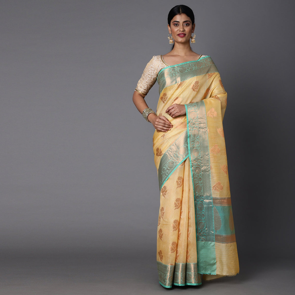 Featuring A Sheer Beautiful Saree Highlighted With Jacquard Broad Border