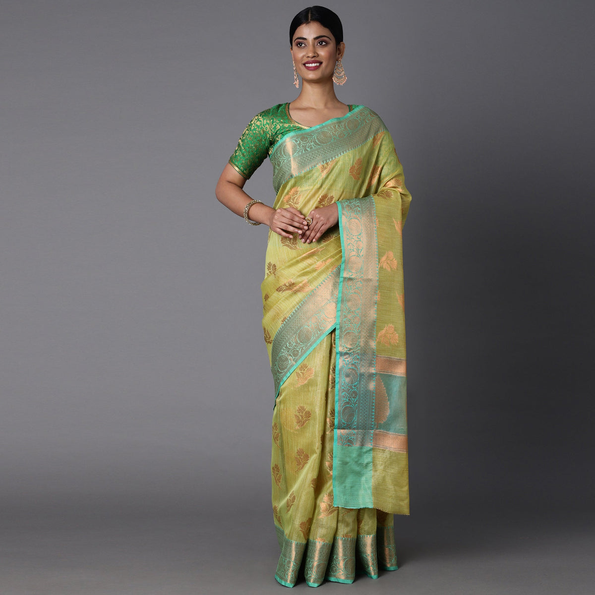 Featuring A Sheer Beautiful Saree Highlighted With Jacquard Broad Border