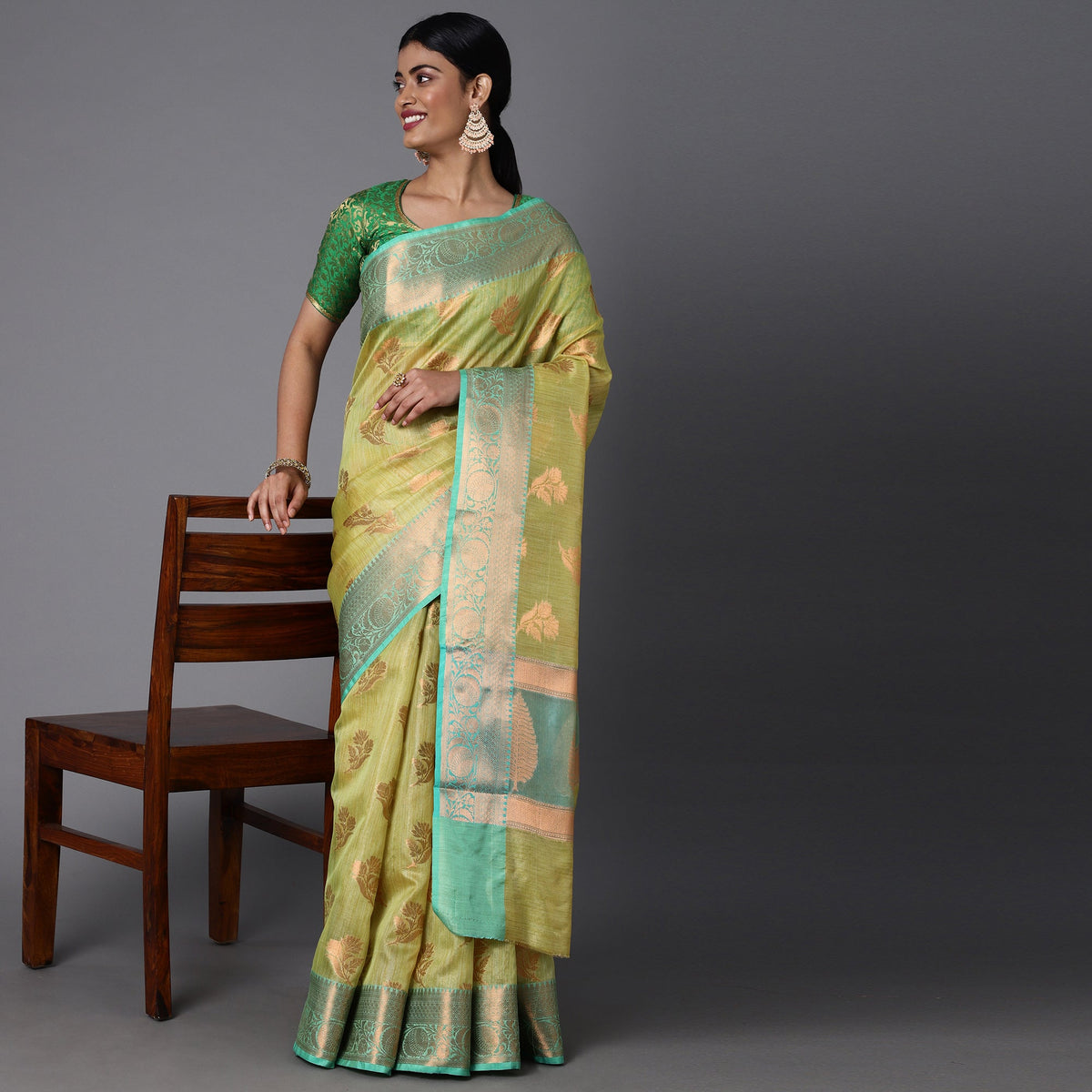 Featuring A Sheer Beautiful Saree Highlighted With Jacquard Broad Border