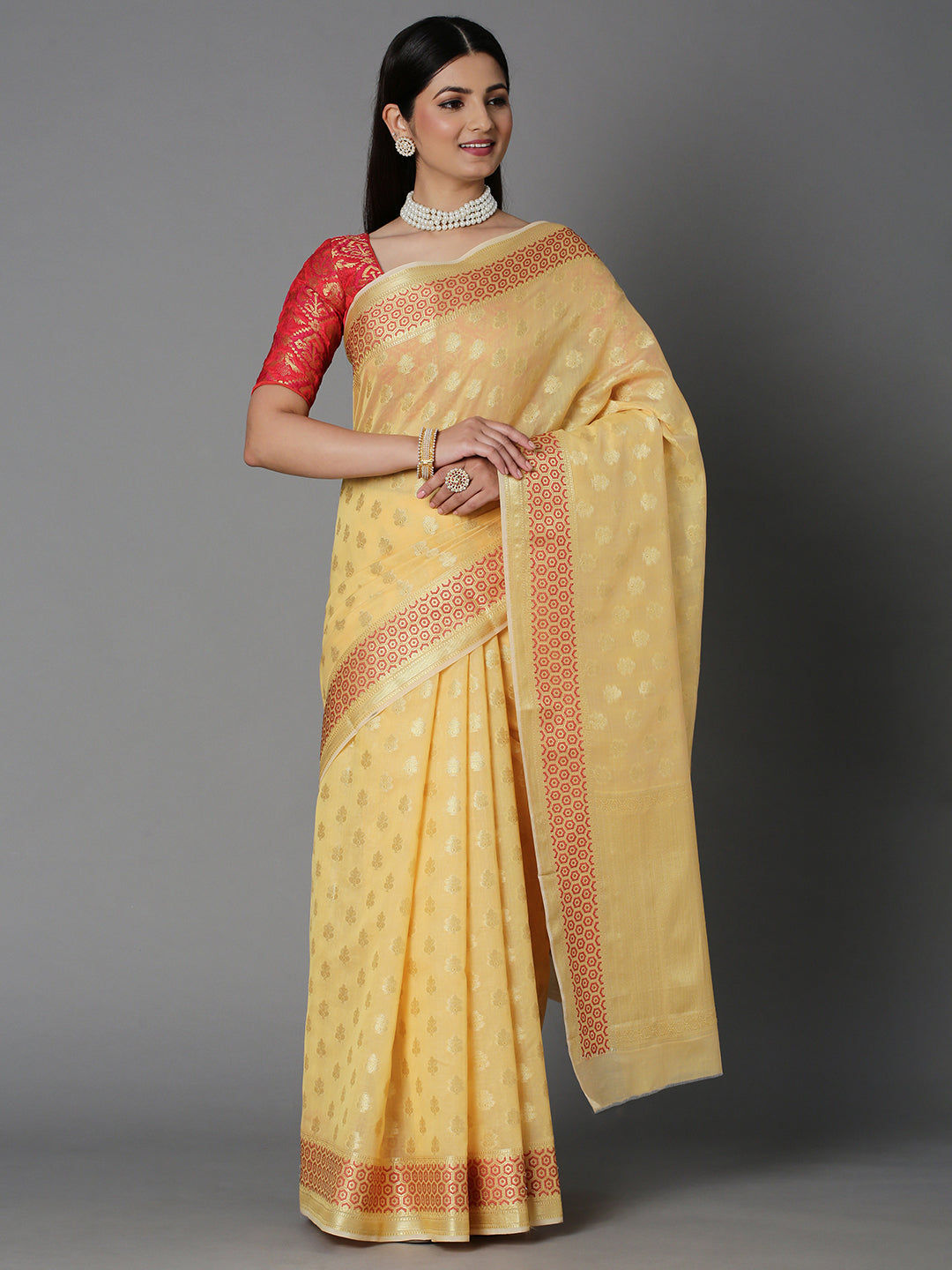 Featuring A Sheer Beautiful Saree Highlighted With Intricated Jacquard Design All Over