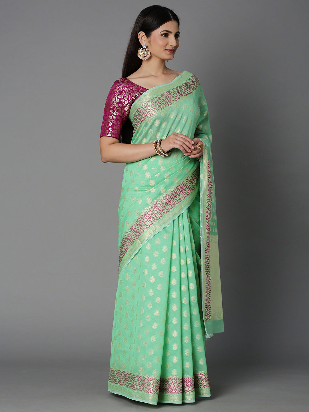 Featuring A Sheer Beautiful Saree Highlighted With Intricated Jacquard Design All Over