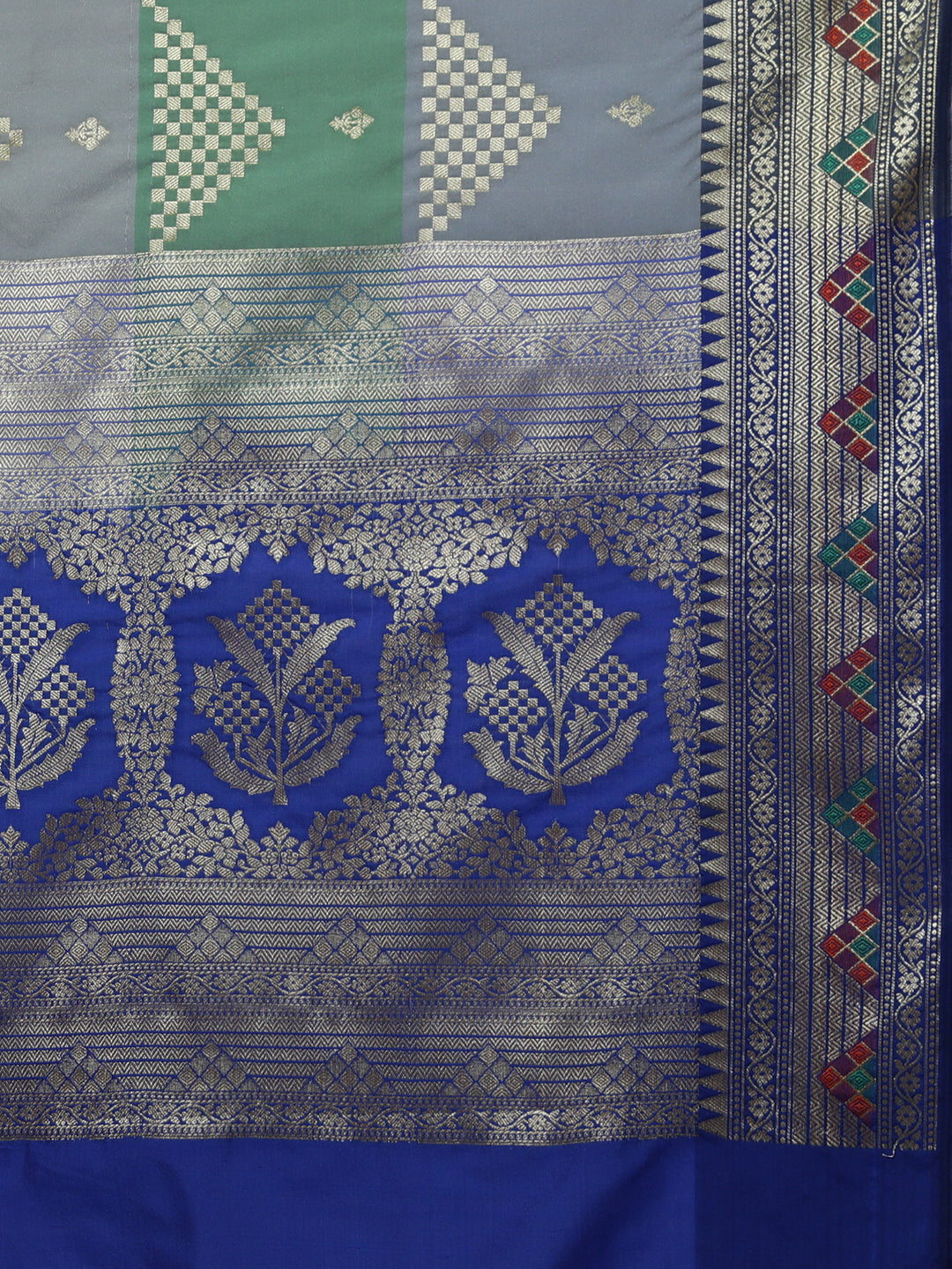 Adorn This Splendid Silk Blend Saree With Geometric Motif All Over