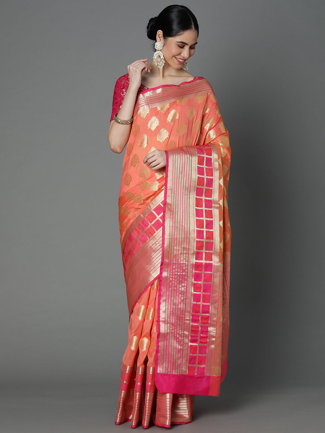 Features A Bold Silk  Blend Saree With Jacquard Ethnic Buttis All Over In Gold