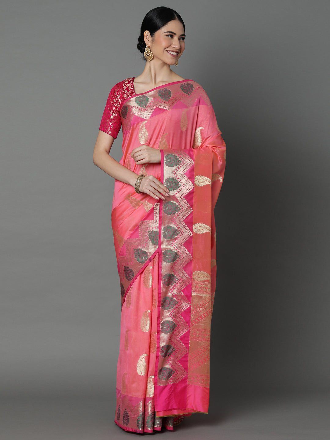 Features A Bold Silk  Blend Saree With Jacquard Ethnic Buttis All Over In Gold