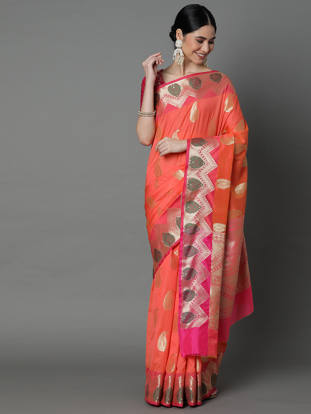 Features A Bold Silk  Blend Saree With Jacquard Ethnic Buttis All Over In Gold