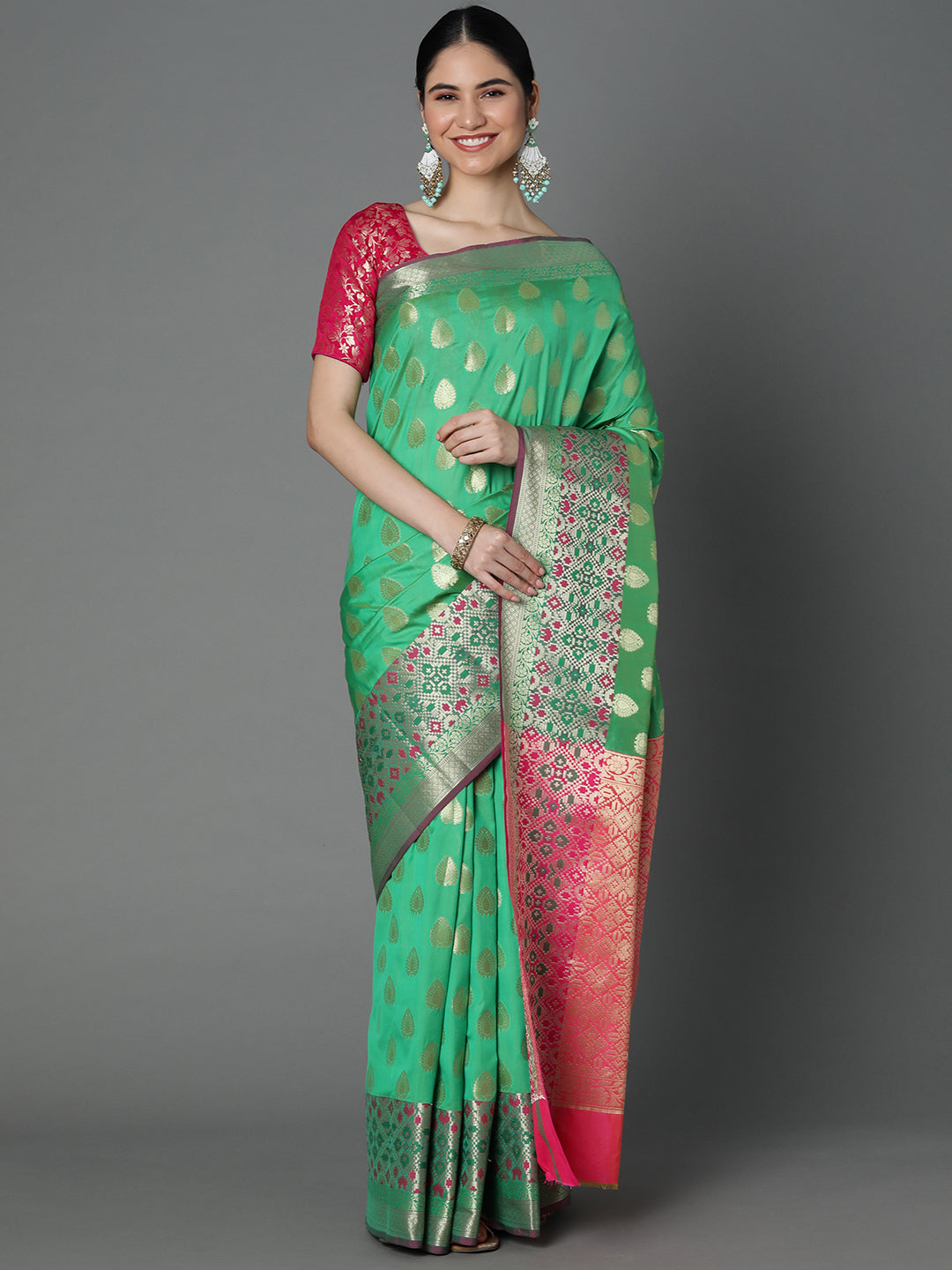 Features A Bold Silk  Blend Saree With Jacquard Ethnic Buttis All Over In Gold