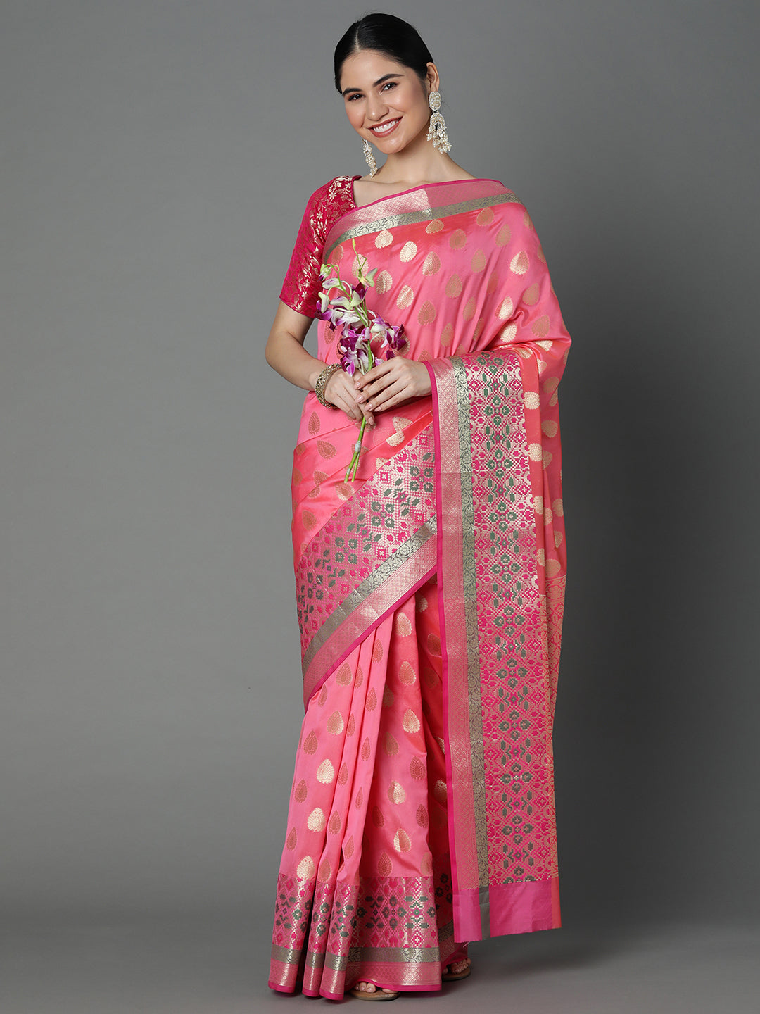 Features A Bold Silk  Blend Saree With Jacquard Ethnic Buttis All Over In Gold