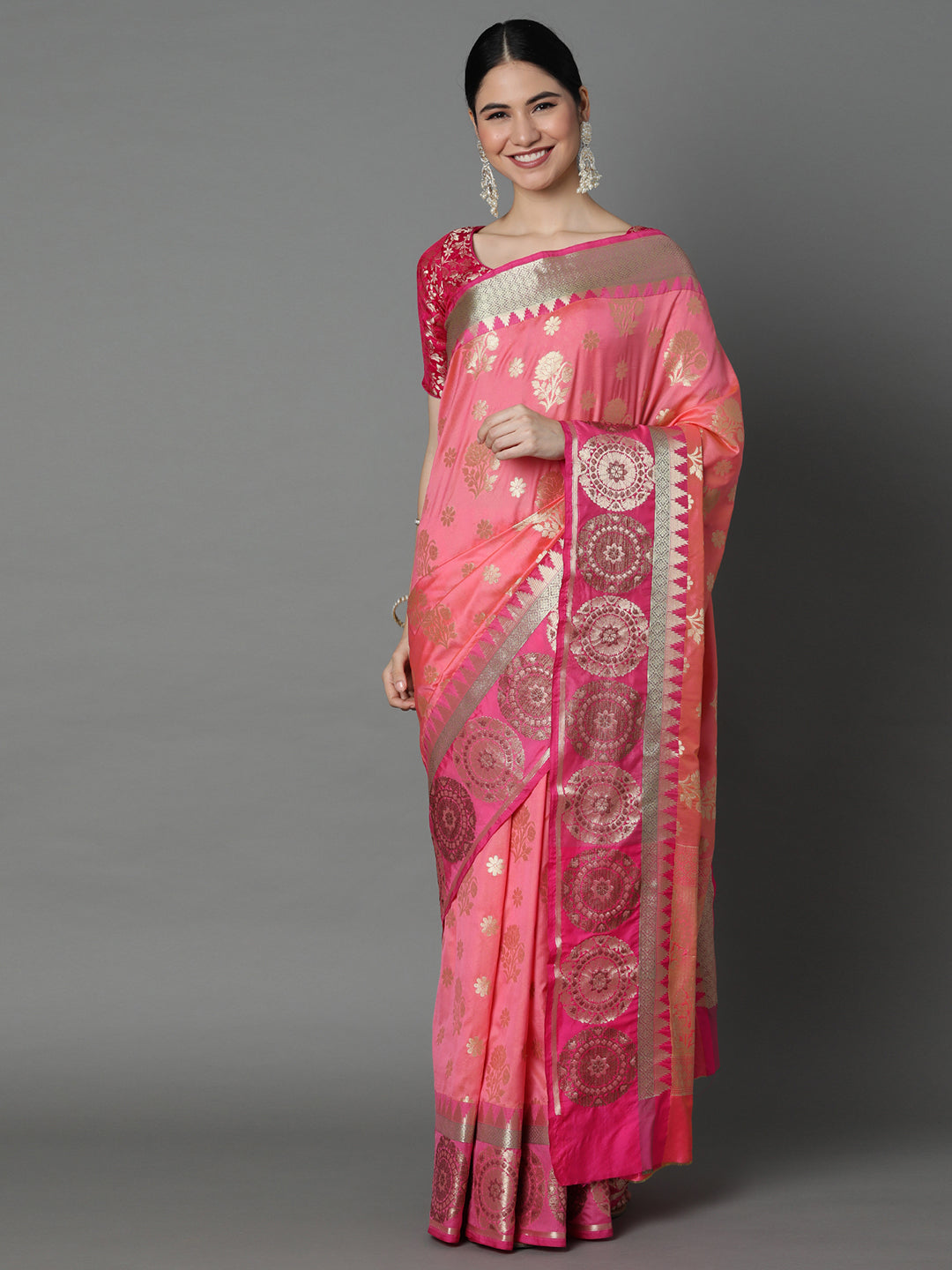 Features A Bold Silk  Blend Saree With Jacquard Ethnic Buttis All Over In Gold