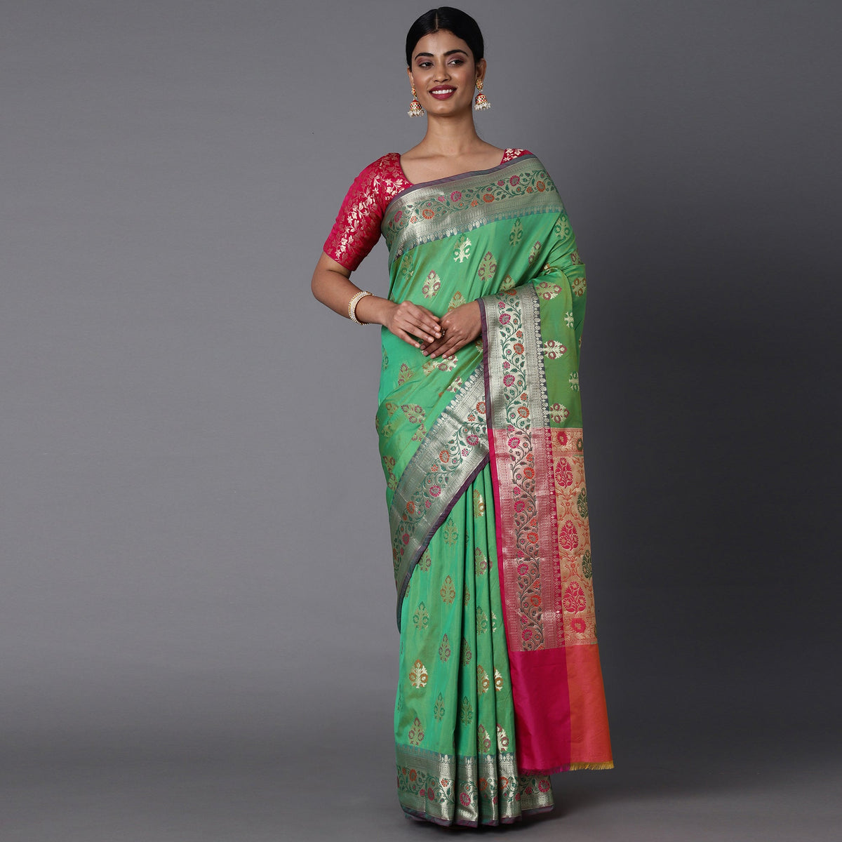 Features A Bold Silk  Blend Saree With Jacquard Ethnic Buttis All Over In Gold