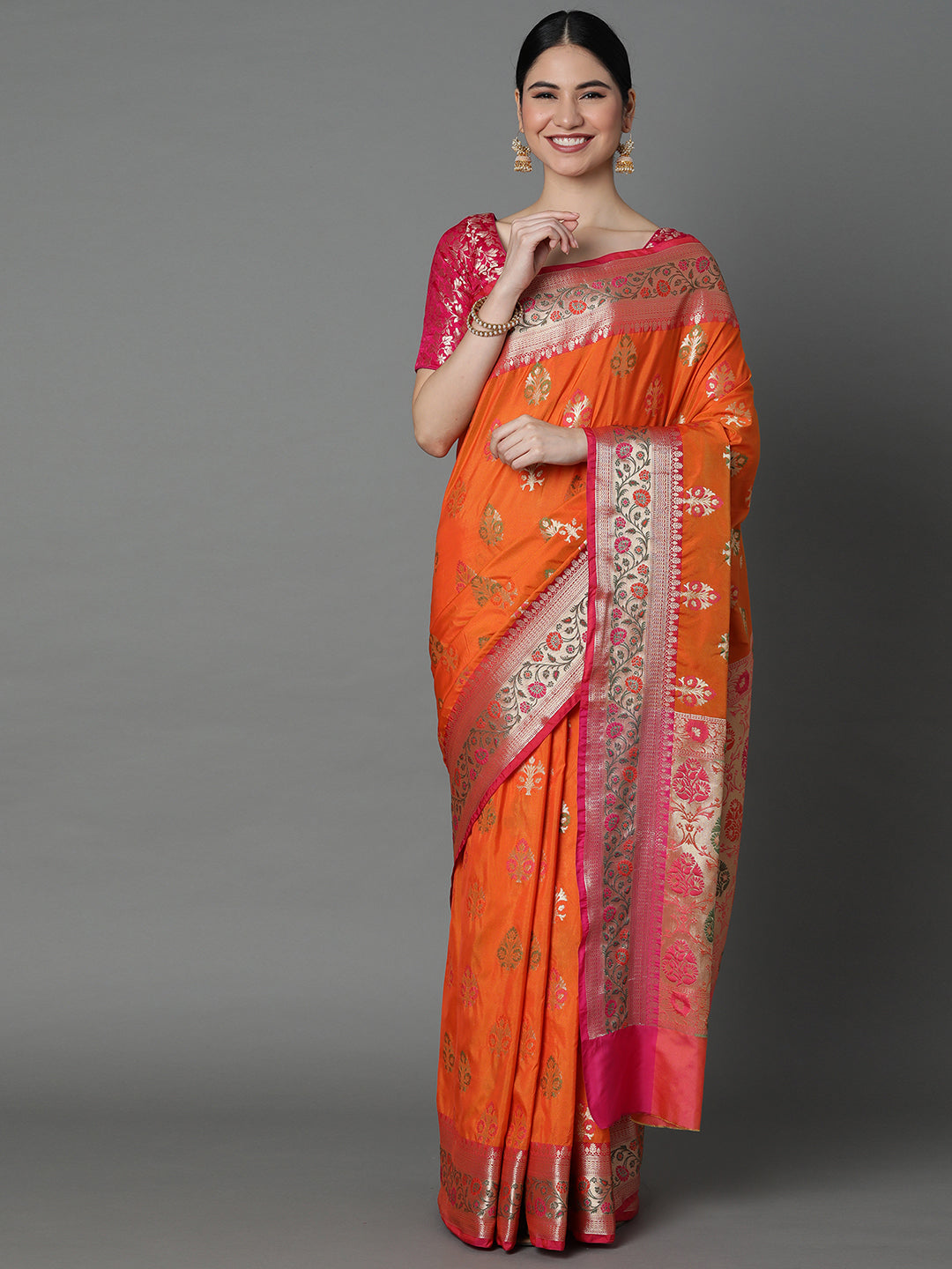 Features A Bold Silk  Blend Saree With Jacquard Ethnic Buttis All Over In Gold