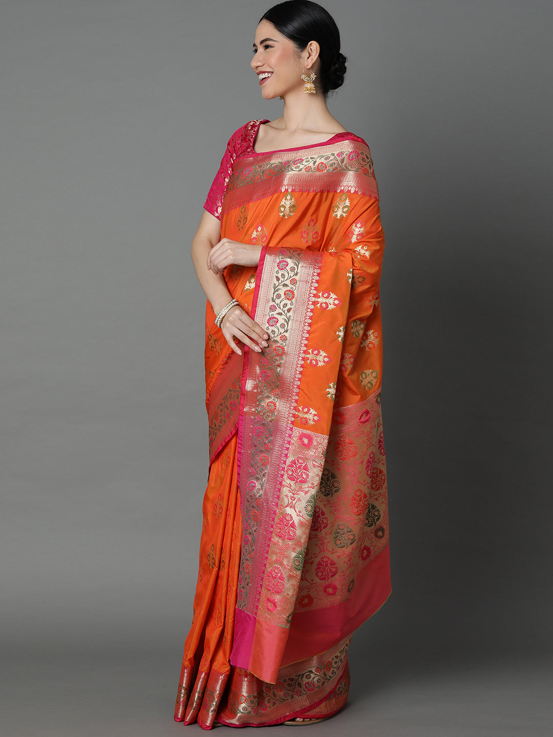 Features A Bold Silk  Blend Saree With Jacquard Ethnic Buttis All Over In Gold