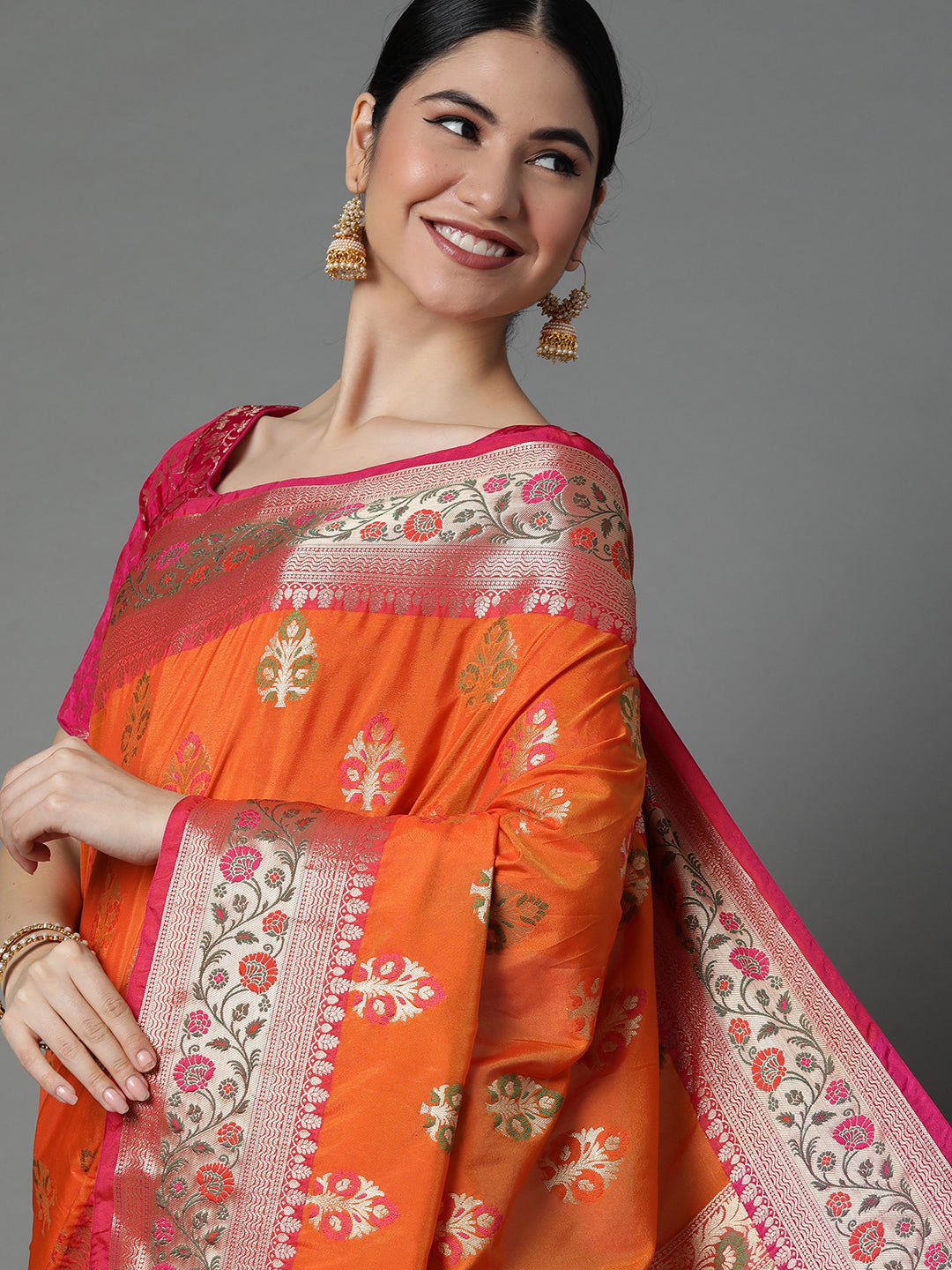 Features A Bold Silk  Blend Saree With Jacquard Ethnic Buttis All Over In Gold