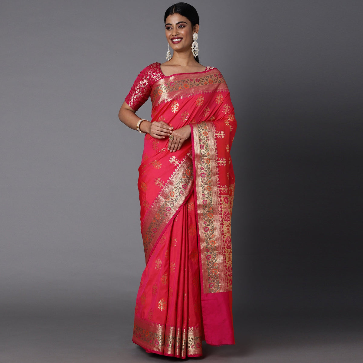 Features A Bold Silk  Blend Saree With Jacquard Ethnic Buttis All Over In Gold