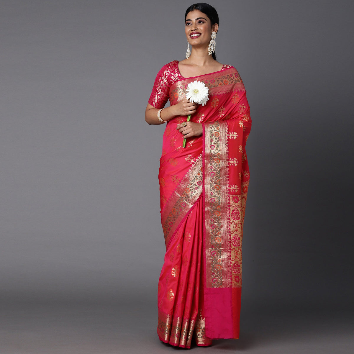 Features A Bold Silk  Blend Saree With Jacquard Ethnic Buttis All Over In Gold