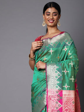 Features A Bold Silk  Blend Saree With Jacquard Ethnic Buttis All Over In Gold