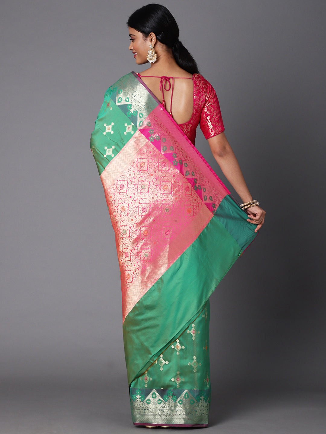 Features A Bold Silk  Blend Saree With Jacquard Ethnic Buttis All Over In Gold