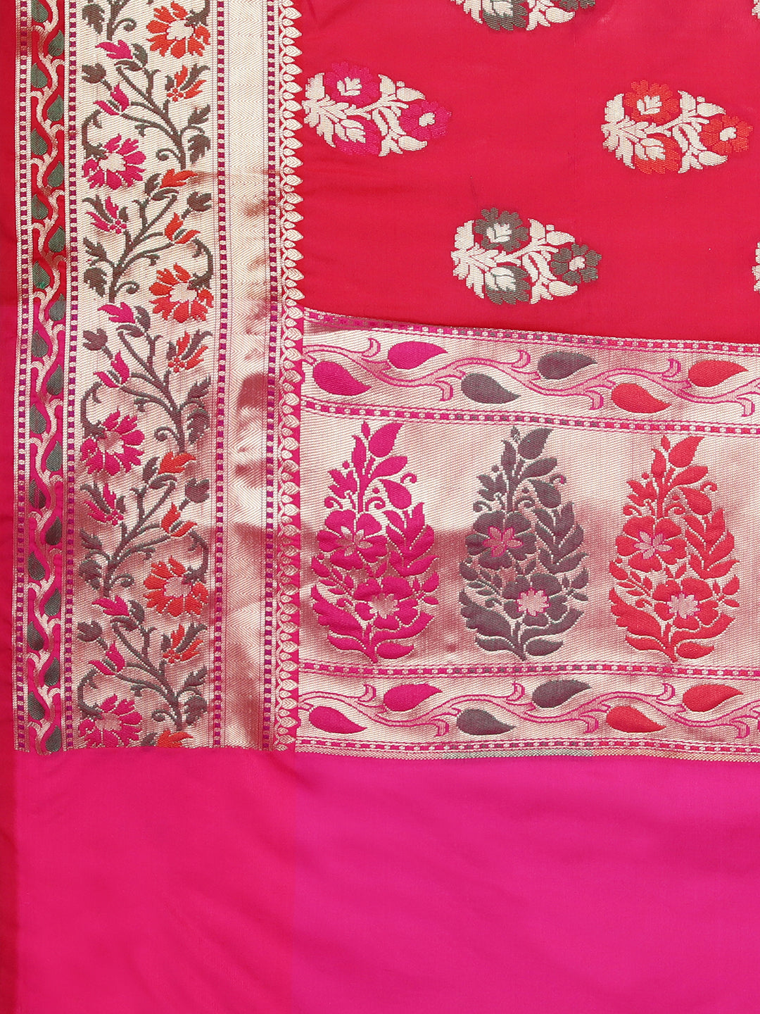 Adorn This Splendid Silk Blend Saree With Floral Motif All Over