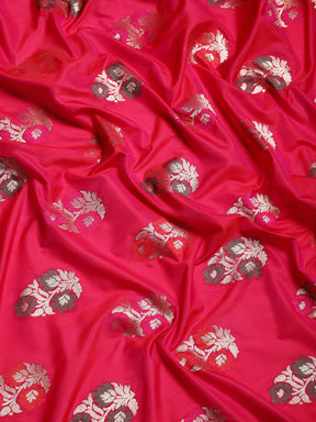 Adorn This Splendid Silk Blend Saree With Floral Motif All Over