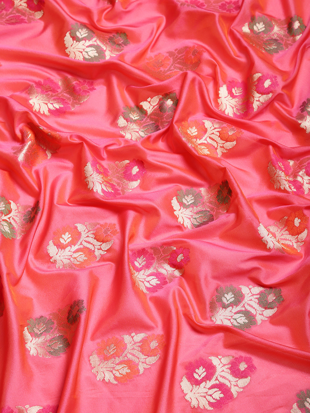 Adorn This Splendid Silk Blend Saree With Floral Motif All Over