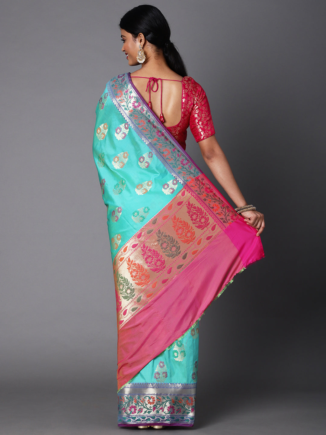 Adorn This Splendid Silk Blend Saree With Floral Motif All Over