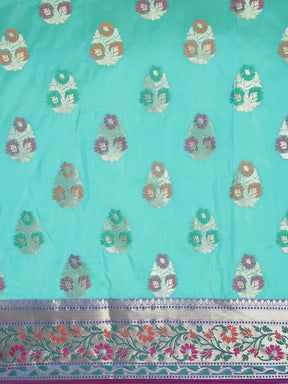 Adorn This Splendid Silk Blend Saree With Floral Motif All Over