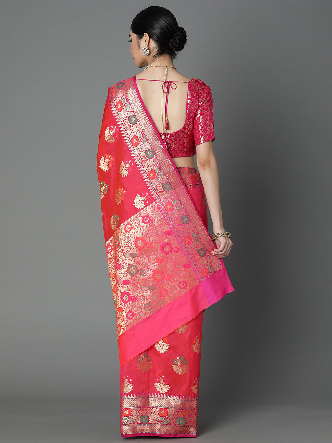 Adorn This Splendid Silk Blend Saree With Multi Color Floral Motif All Over